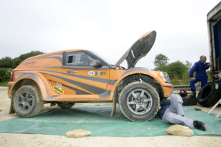 Illustration for article titled Bowler Nemesis GT4: A Dakar Racer For Public Consumption
